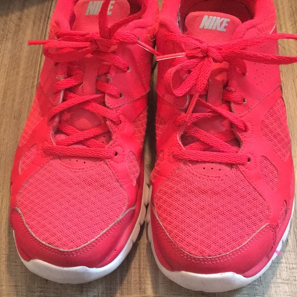 Nike Shoes - 🌿Nike tennis shoes🌿